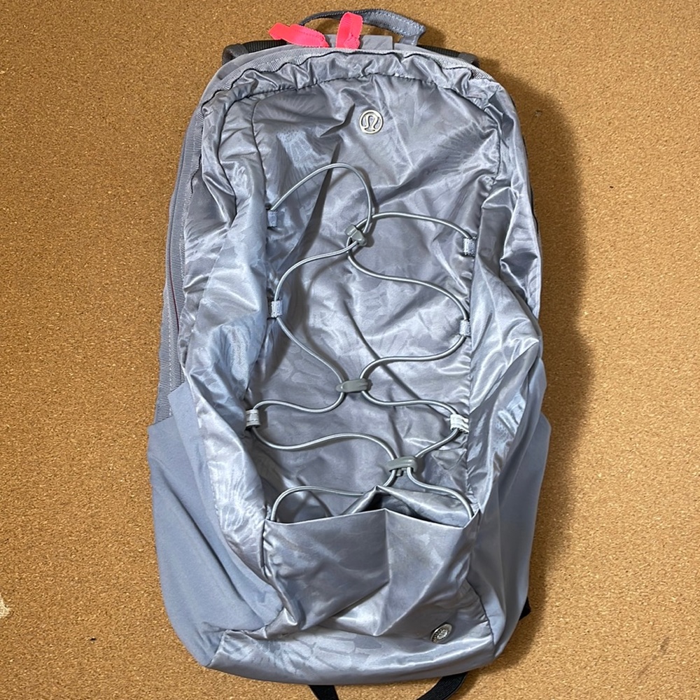Lululemon grey running back pack